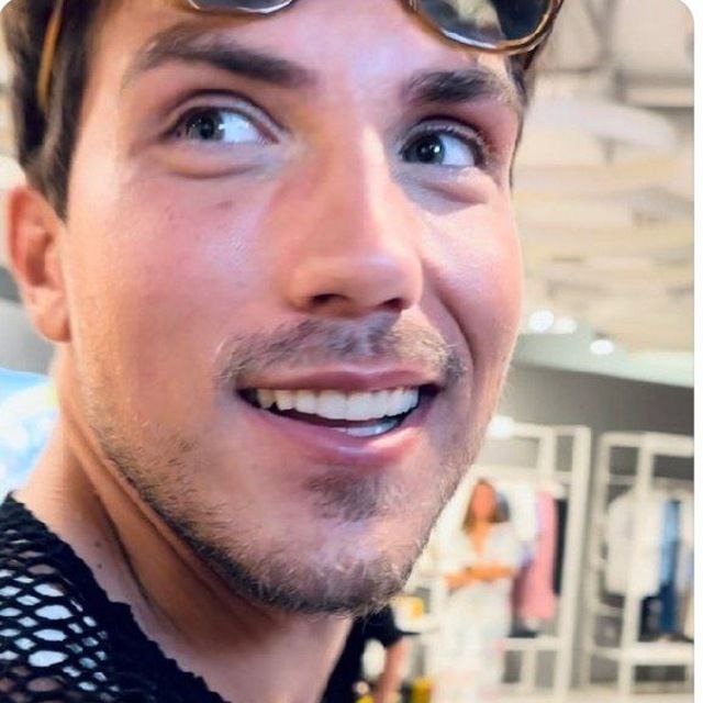 Pamelantonio1's tweet photo. Dany sii felice non ti curar di nessuno è la tua vita e devi sentirti libero di fare e di amare chi vuoi l' importante che stai bene te .
Un forte abbraccio cucciolo veronese 🫶✨💫
#ven3tiners #DDM @Ven3to https://t.co/d3oWVqBdNQ
