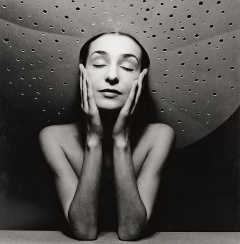 AniSWISSarts's tweet image. Pina Bausch (#botd 1940 - 2009) - photographed by Walter Vogel
#PinaBausch 🩰