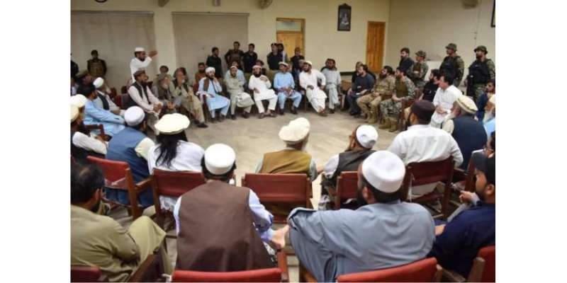 ZafarNaqviZN's tweet image. وزیراعظم صاحب کہہ رہے ہیں کہ وادی تیراہ میں فائرنگ دہشتگردوں نے کی اور پر امن مظاہرین شہید کئے دوسری طرف کچھ میڈیا یہ جرگے کی تصویریں رپورٹ کر رہا ہے کہ پاک فوج اور مقامی انتظامیہ کا قبائلی عمائدین کیساتھ جرگہ کامیاب ہو گیا ہے، ہر شہید کو 15 لاکھ اور ہر زخمی کو 2 لاکھ، زخمیوں کا…