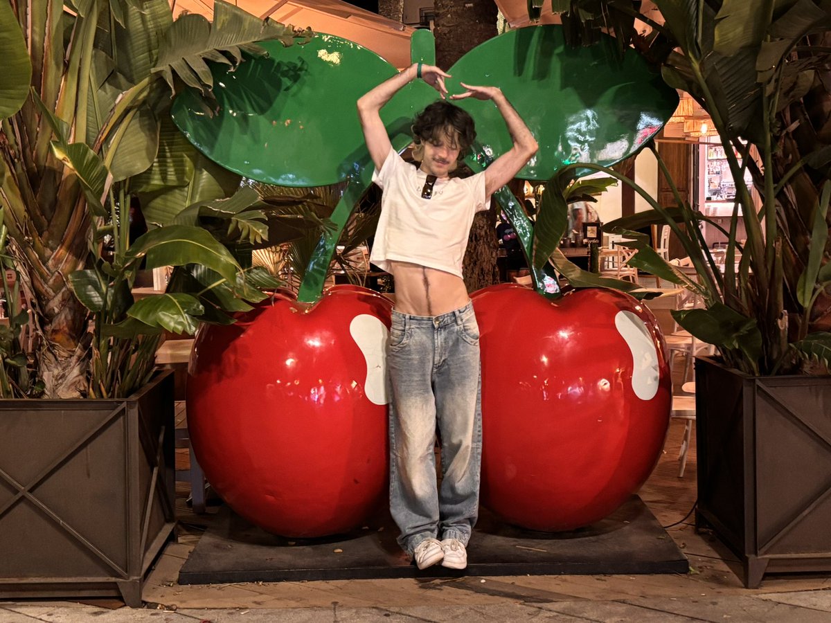 iso3el_'s tweet image. love cherry motion 🍒💕