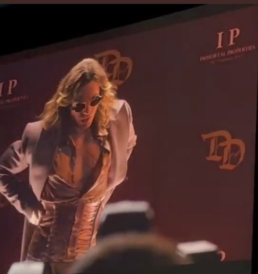 thebirthofvnus's tweet image. still not over this look like okay miss diva!!!!