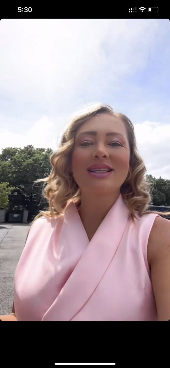 I’m wishing y’all a very beautiful Sunday and a prosperous new week ahead!! 
Make sure you have fun out there 🤩 🥳🏖️😻