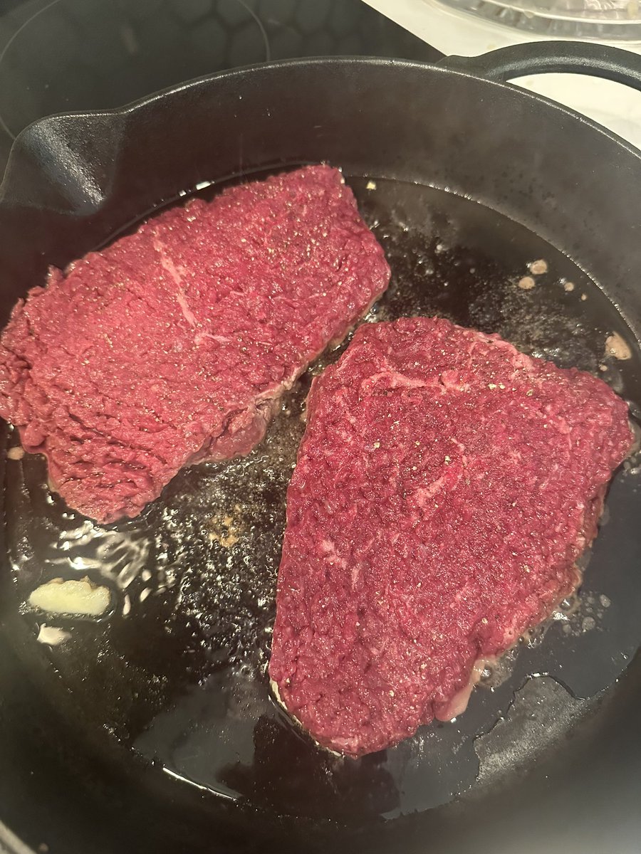 IndependenceArk's tweet image. Real Cube steak fried up in tallow
Will cover it up with 4 farm fresh eggs over easy
No other sides