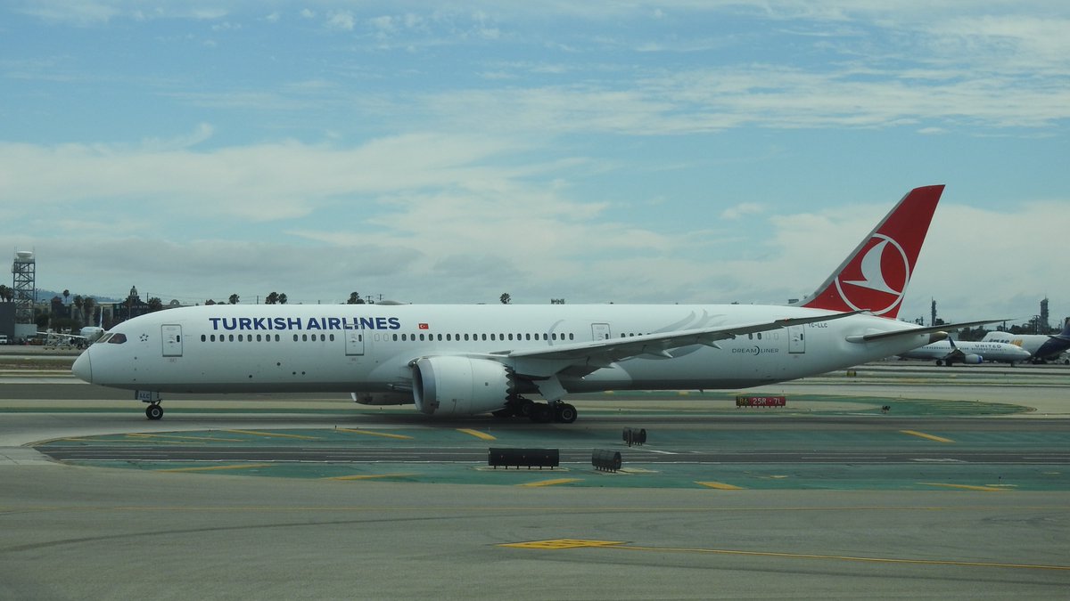 veryboeing's tweet photo. Turkish Airlines #B787 -9 #TCLLC https://t.co/4rKsukEenF
