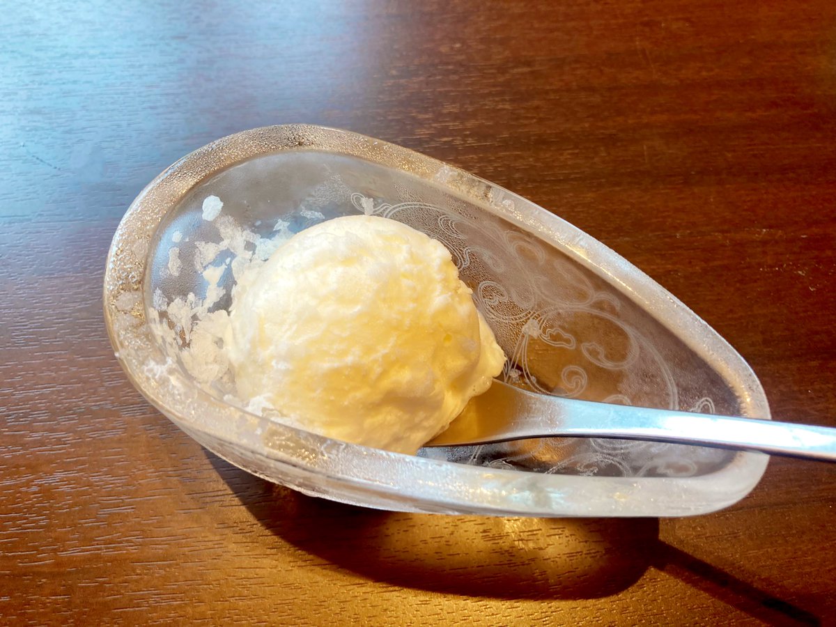 kishiro301's tweet image. 皆さま
おはようございます☀️
あっという間に7月も最終週🗓️
連日の猛暑日予報にクラクラしますね😵💫
こんな日はやっぱり塩アイス😋🧂🍨
真夏でも全く食欲が落ちず困ります🤭
今日も水分&塩分&休憩で
笑顔輝く素敵な1日になりますように🌺
今週もどうぞ宜しくお願いします🤗⛲️⛱️