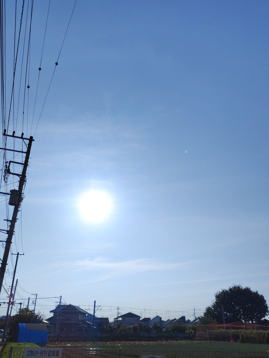 NoboruYanagi2's tweet image. 今朝の朝日🌄
薄雲がありながらも、今日も元気におはしゅぴでございます☀️
気温26.8℃🌡️湿度77%💧気圧993hPa🌏西北西の風0.7m/s🌬️
体感は朝からジメジメ蒸し暑いです🥵
#朝イチリポート
#イマソラ