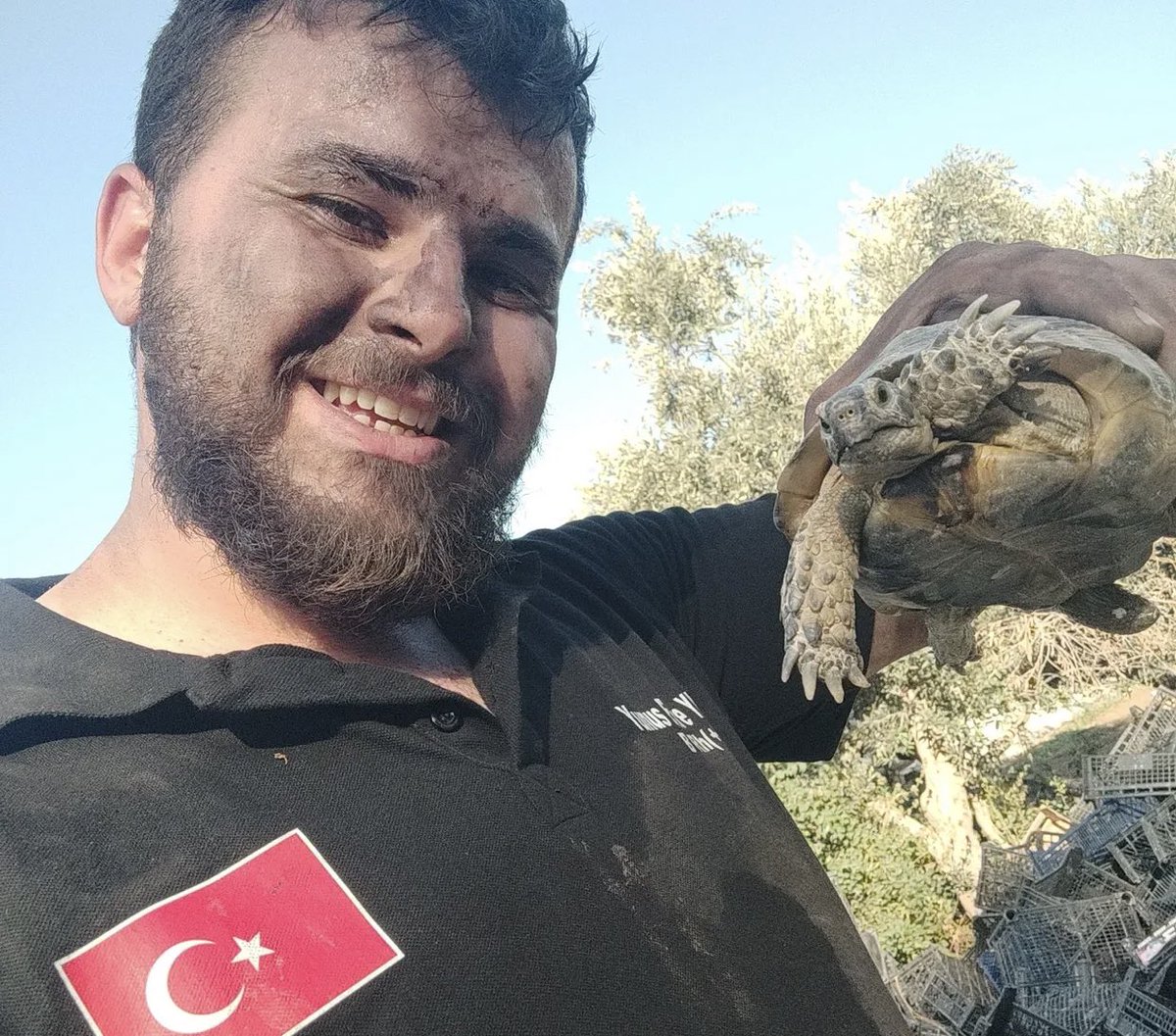 Bu insanların yüzlerini unutmayın . Bir ağaç ,bir can ,bir nefes için canlarını ortaya koyan insanlar onlar .  

#BURSAYANIYOR