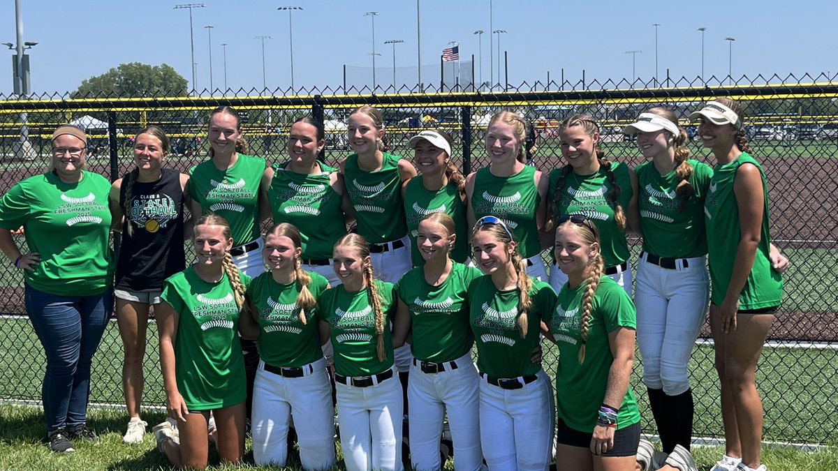 LSW_Softball's tweet image. 2025 freshman state is a wrap.
White team finished 1-2-1 and the Green Team finished 3-1 outscoring opponents 39-8 losing in bracket play to a very talented Millard North squad.
Thank you to MB & Sam, the seniors and returning varsity members. GO HAWKS!