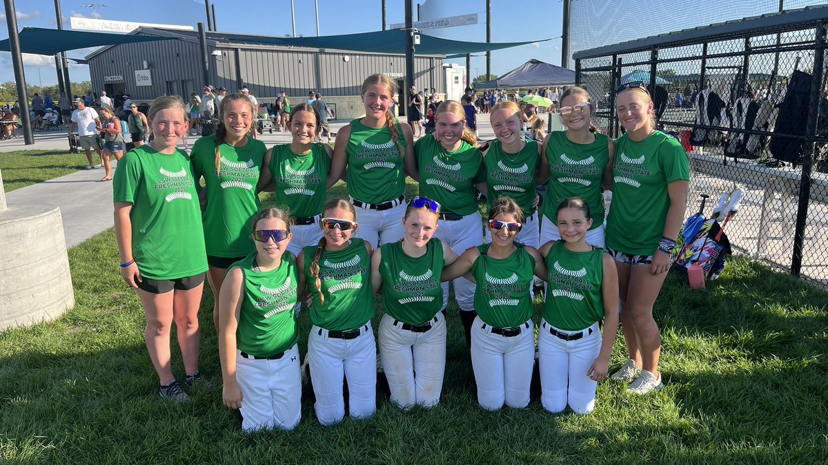 LSW_Softball's tweet image. 2025 freshman state is a wrap.
White team finished 1-2-1 and the Green Team finished 3-1 outscoring opponents 39-8 losing in bracket play to a very talented Millard North squad.
Thank you to MB & Sam, the seniors and returning varsity members. GO HAWKS!