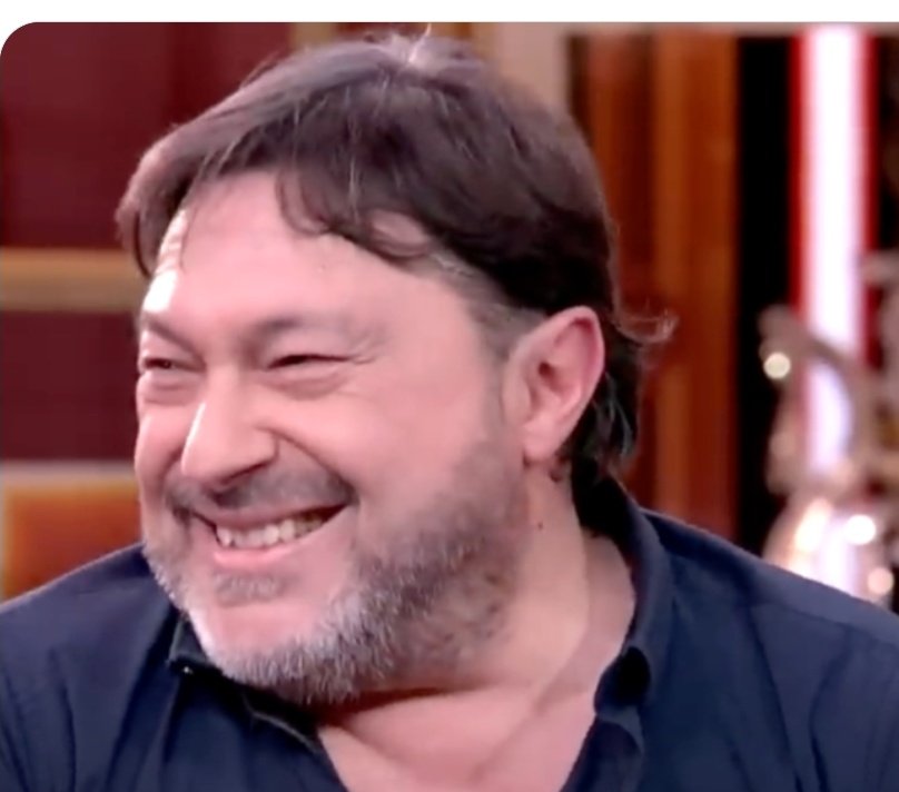 Pasqual63670773's tweet image. Ride perché gli hanno chiesto se farà una puntata su Sala?