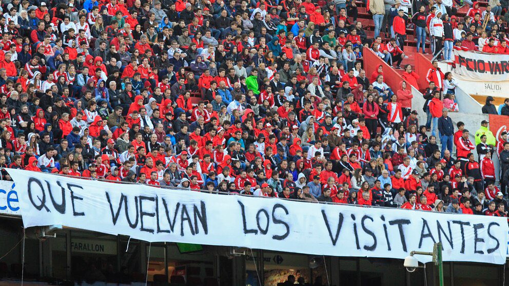 luciorp_'s tweet image. La gente de River es la única que desde 2013 para acá siempre pregonó por la vuelta de los visitantes. 
Devuelvan lo que nunca nos tendrían que haber sacado #QueVuelvanLosVisitantes