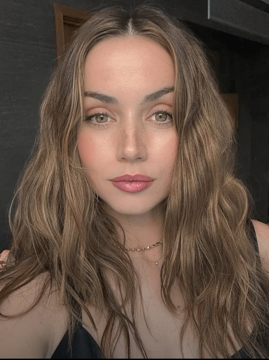 CGHEREE's tweet image. Ana de armas has invested in the CgCorp.