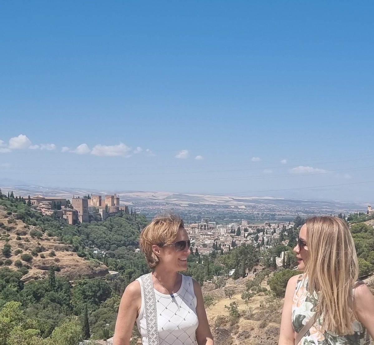 Lo que une la Economía, que no lo separe el hombre...
De las mejores cosas del paso por la Universidad: amistades para toda la vida. En lo bueno y en lo malo, en la salud y en la enfermedad. 
Celebrando la vida✨️✨️✨️