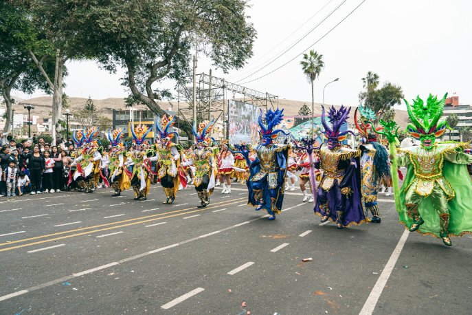 PoliciaPeru's tweet image. 👮La Dirección de Tránsito, Transporte y Seguridad Vial organizó un colorido corso patriótico en el Boulevard de Chorrillos, promoviendo valores cívicos y responsabilidad en las vías.
🇵🇪 ¡Unidos, por una patria con cultura vial y responsabilidad ciudadana!🚔
