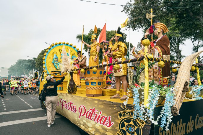 PoliciaPeru's tweet image. 👮La Dirección de Tránsito, Transporte y Seguridad Vial organizó un colorido corso patriótico en el Boulevard de Chorrillos, promoviendo valores cívicos y responsabilidad en las vías.
🇵🇪 ¡Unidos, por una patria con cultura vial y responsabilidad ciudadana!🚔