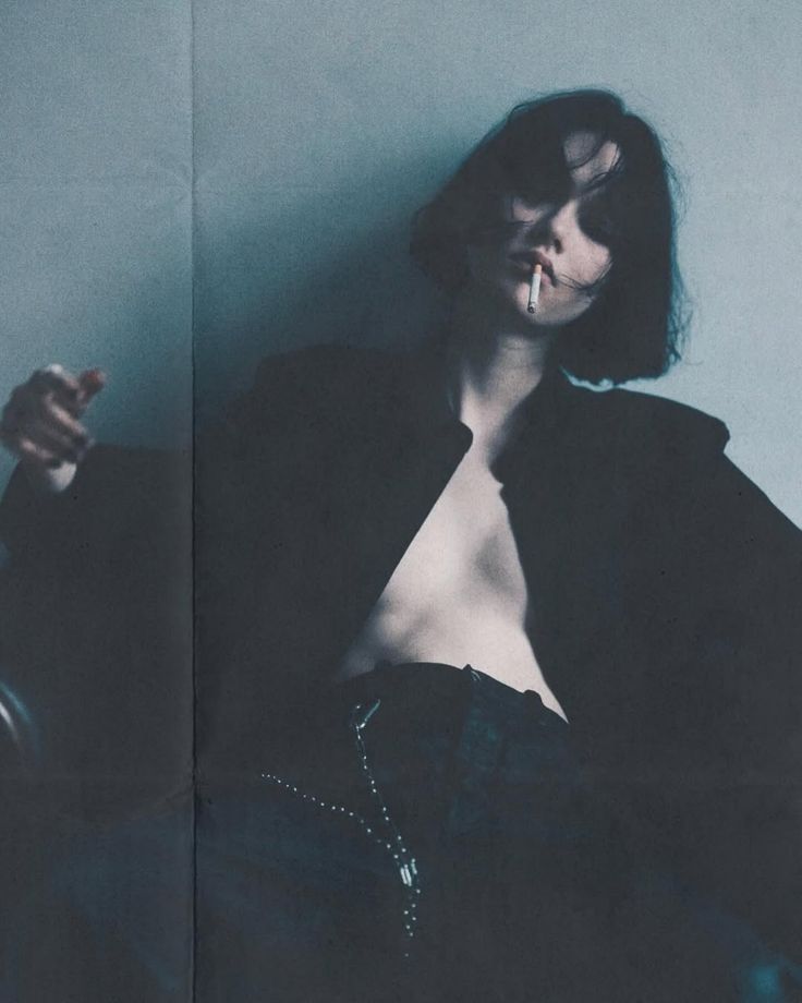 JENNYS1LVERHAND's tweet image. lazy and maybe a bit tipsy~
 #SeductiveSunday