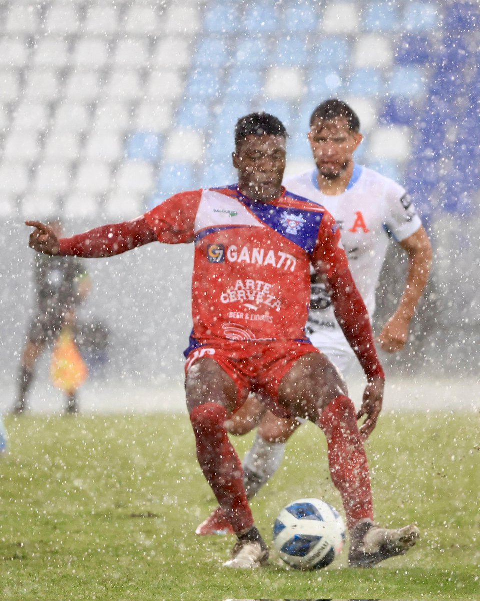 #Fútbol ⚽| Finalizó el partido en el Estadio Nacional Jorge “El Mágico” González. Alianza y Luis Angel Firpo empataron 3-3 con goles de Michel Mercado, Noé Rivera y Emerson Mauricio para los albos, y Elías Gumero, Mauricio Cerritos y Diego Flores, por los toros.