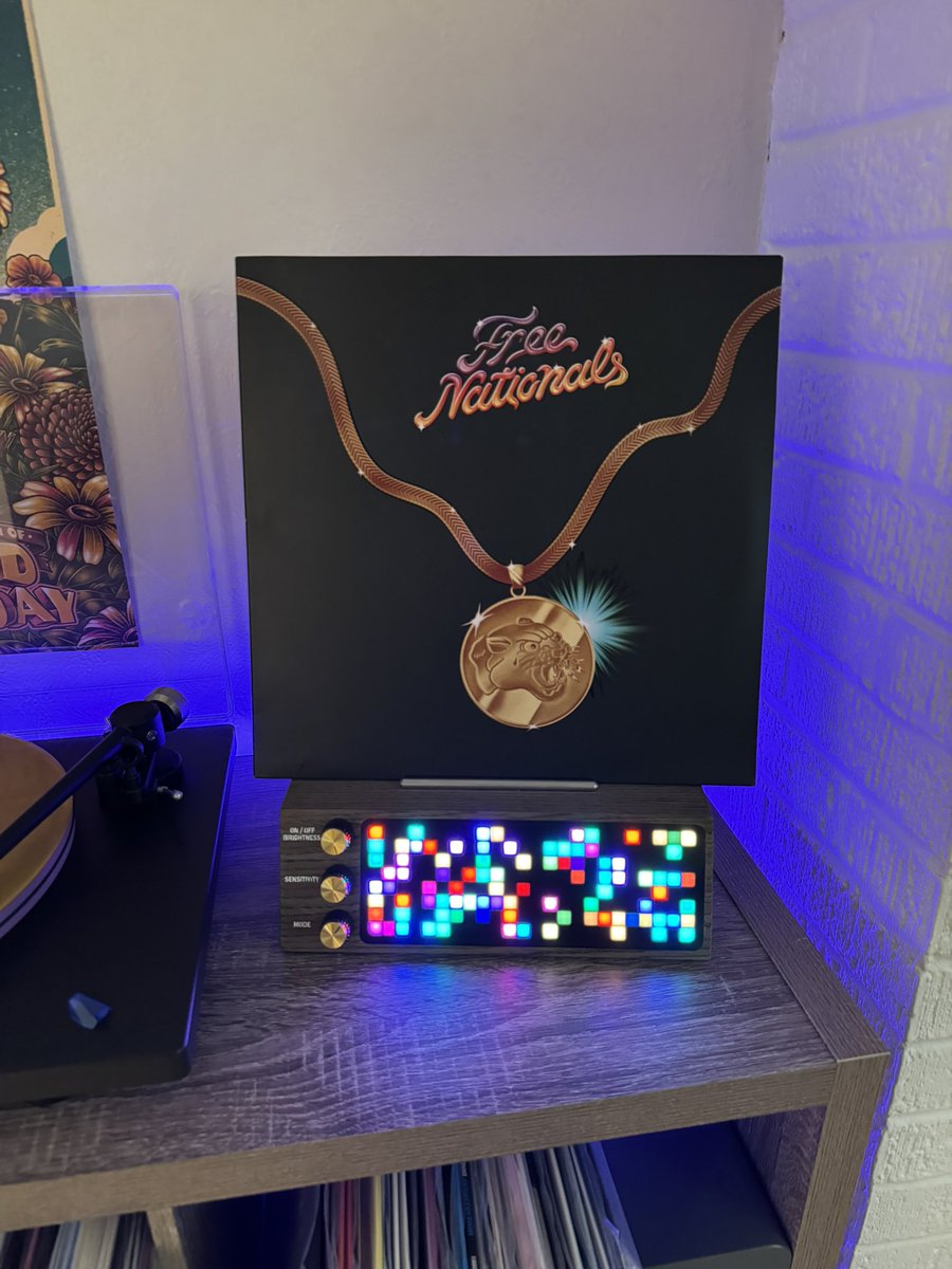 Stings_Records's tweet image. Now Spinning: Free Nationals by @freenationalsXX 🌟🌟🌟
