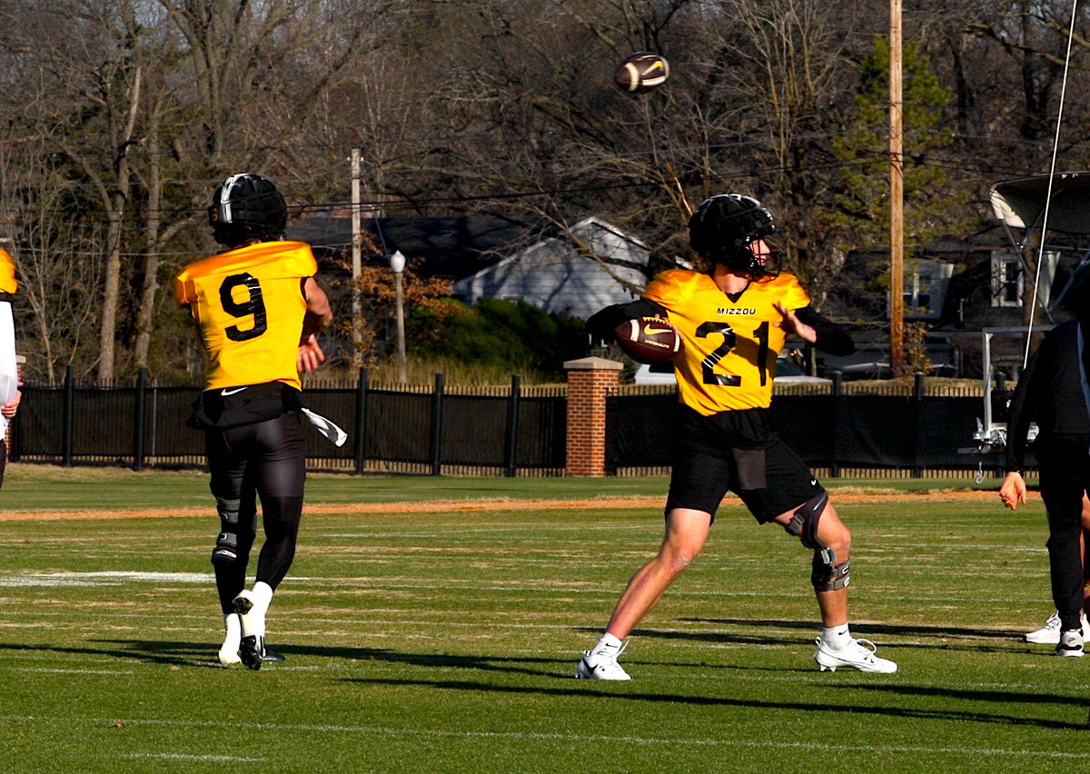 kyle_mcareavy's tweet image. Eliah Drinkwitz made sure to say there&apos;s no timetable set for announcing a new starting quarterback when he spoke to the media Sunday.

Read here: on3.com/boards/threads…