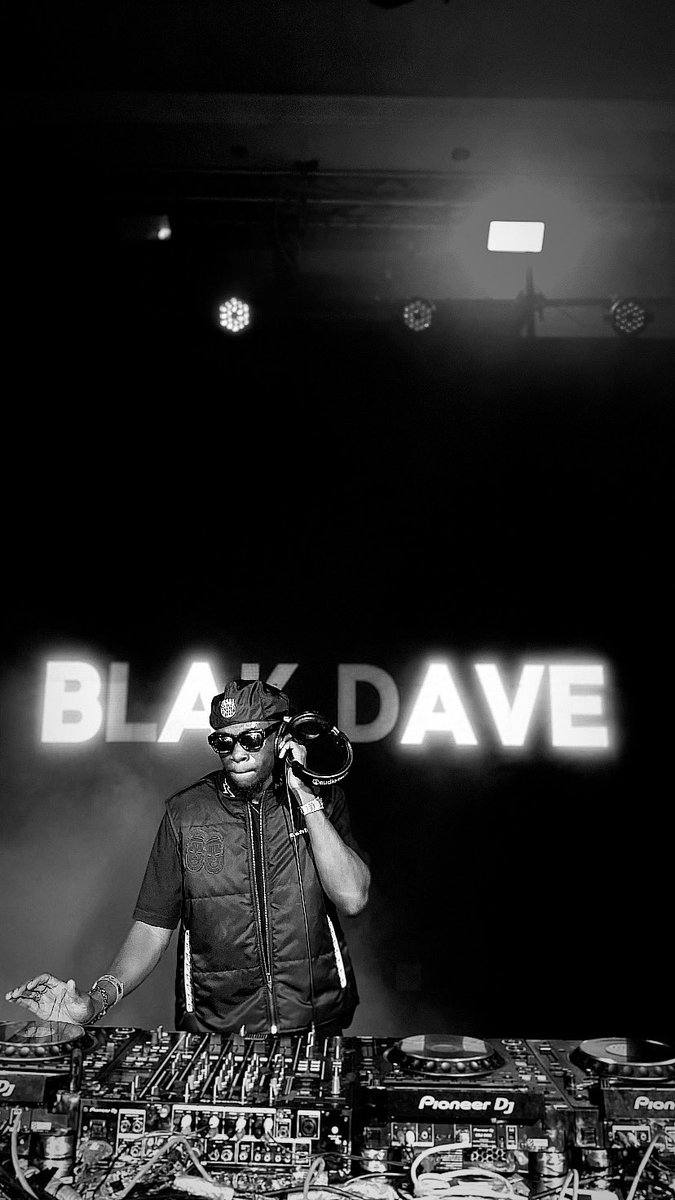 eddie_pauls's tweet image. Happy birthday @_blakdave 😎