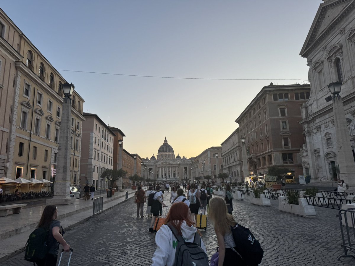 LeedsDYS's tweet image. We’ve made it to Rome!! 🤩🇮🇹
We had a quick pit stop through St Peter’s Square on our way to the hotel! 🇻🇦
#ldys #Rome #JubileeYear2025 #PilgrimsofHope #youth