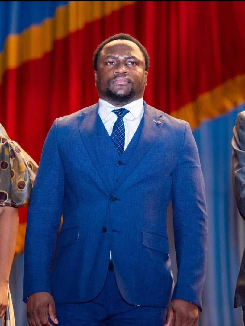 Fiston Mbombo (@fistonmbom28561) on Twitter photo Excellence Monsieur le Président de la République, nous les leaders d'opinions de la Province du Sud Ubangi. Plaidons a ce que l'Hon. Alfred NZONDOMYO puisse être dans ce Gouvernement d'ouverture afin de représenter la Jeunesse du Sud Ubangi...<a href="/judaRdc/">JudaRdc🇨🇩❤️</a>, <a href="/DibandiAlfred/">Alfred DIBANDI NZONDOMYO</a>, Excellence Monsieur le Président de la République, nous les leaders d'opinions de la Province du Sud Ubangi. Plaidons a ce que l'Hon. Alfred NZONDOMYO puisse être dans ce Gouvernement d'ouverture afin de représenter la Jeunesse du Sud Ubangi...<a href="/judaRdc/">JudaRdc🇨🇩❤️</a>, <a href="/DibandiAlfred/">Alfred DIBANDI NZONDOMYO</a>,