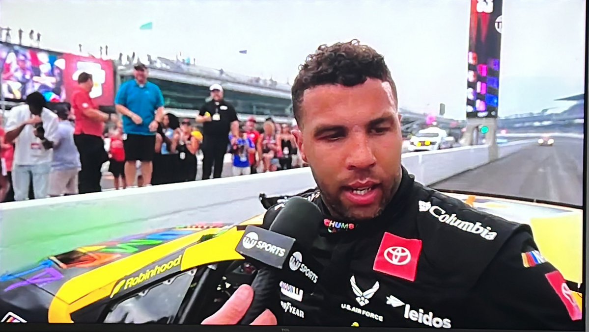 TheBackPage's tweet image. Not gonna lie… tearing up watching Bubba Wallace take the checkered flag at the Brickyard 400.
The guy has worked so hard and endured so much to get back to this spot.
So awesome.
#Brickyard400
