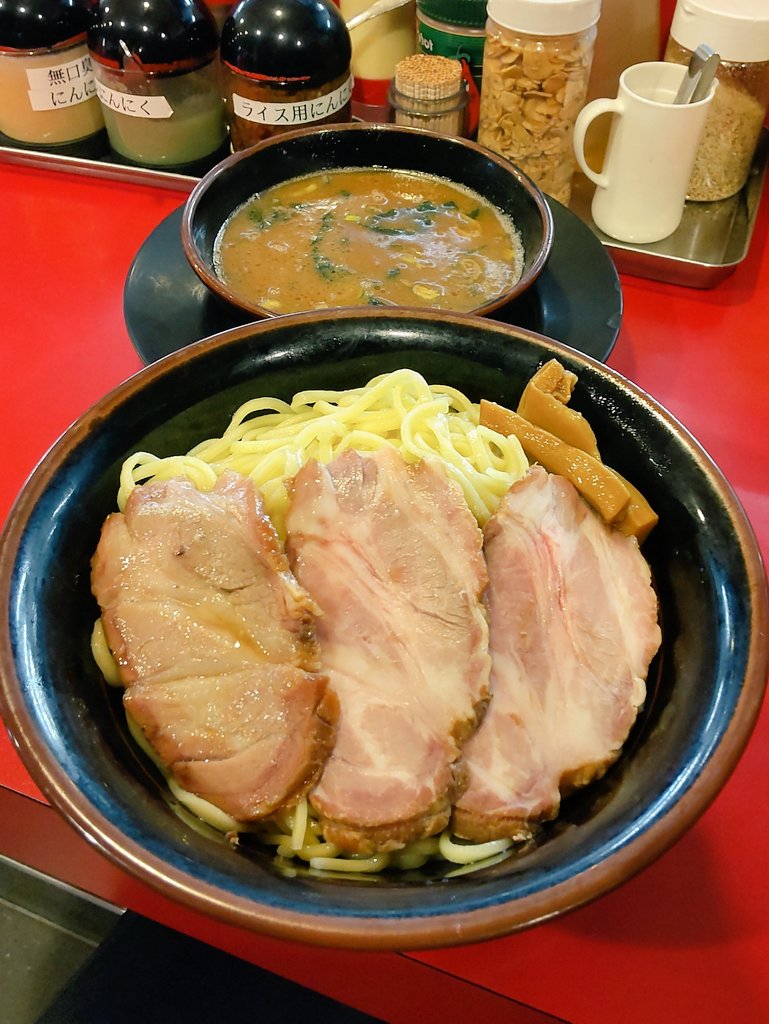 Surf09230428's tweet image. 王道家直系 家系ラーメン熊田家さん🐻
つけ麺 中盛 チャーシュー2枚
🐽旨味たっぷりのつけ汁🍜
美味しすぎて割らずに完飲です😋
柔らかで厚みがある肩ロース最高🙌
中盛は食べ応えの320g🍜ペロリです😋
美味しかったです😋ご馳走様でした🙇
#王道家直系家系ラーメン熊田家
#つくばみらい市