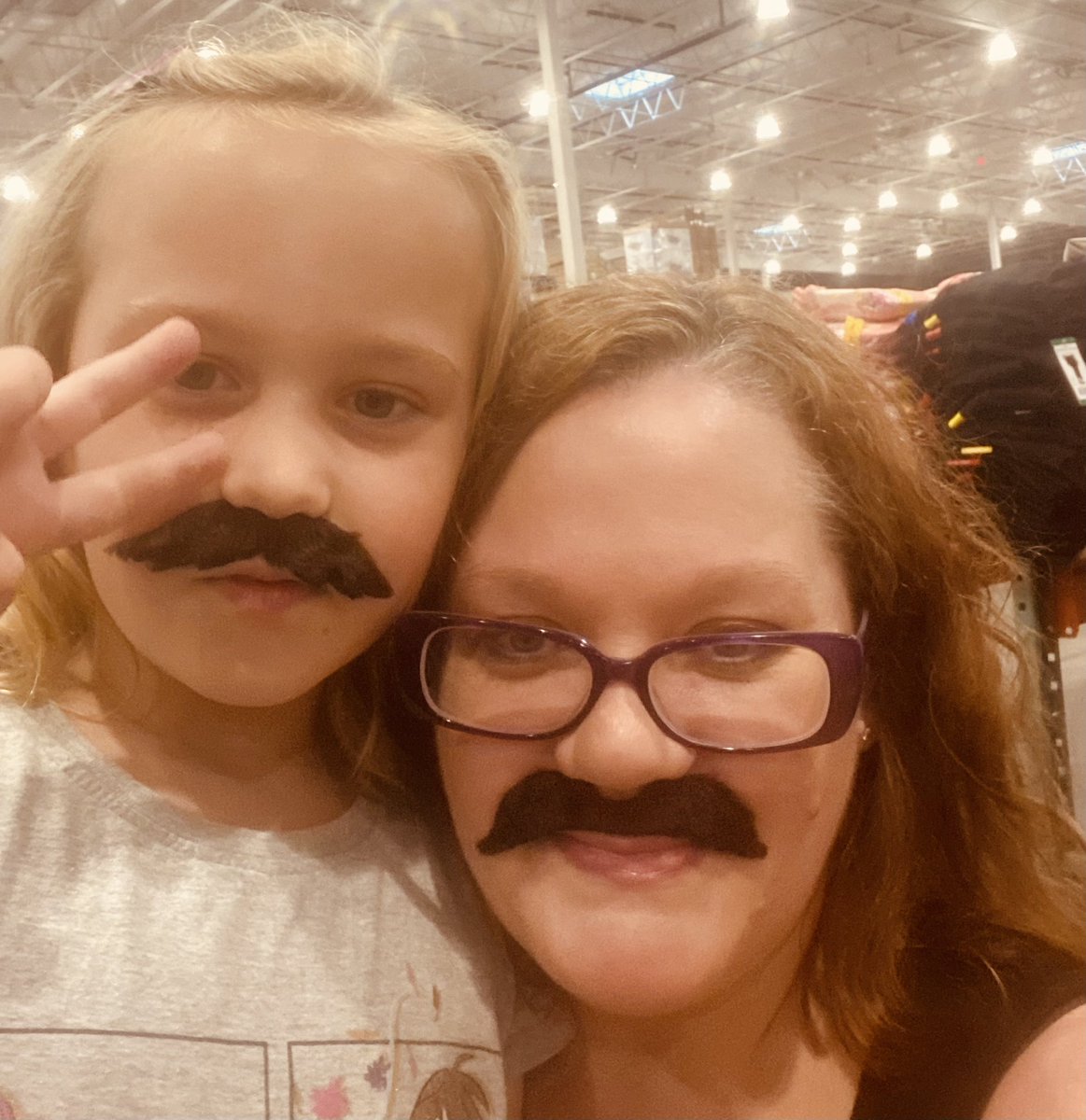 Just shopping with my granddaughter, I don’t know why people are laughing at us. So rude! 😆😆🥸🥸
