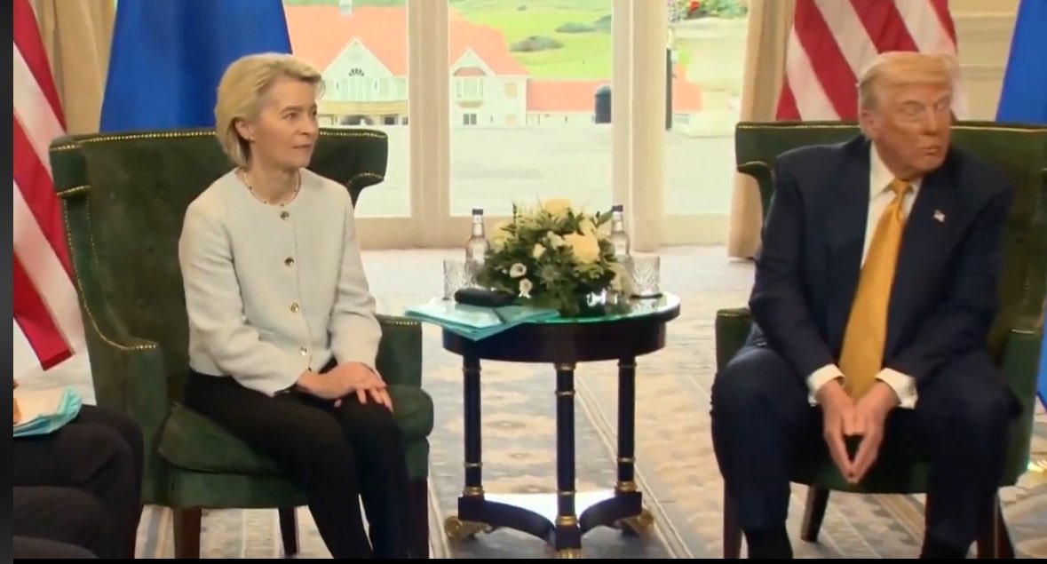 Trump ha recibido a BomberLeyen en su campo de golf. Esa imagen dice todo: es la bota en el cuello y la humillación a Europa

Es un gran robo: 15% de aranceles y 1,35 billones en energía y armas es ¡más de la mitad! del presupuesto europeo y solo se puede pagar con duros recortes