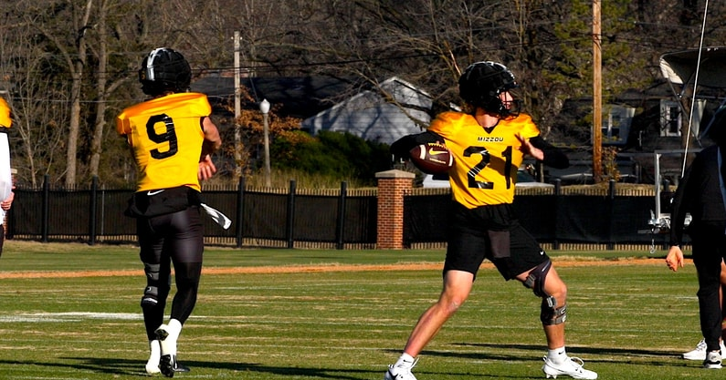 MizzouToday's tweet image. "We have no timetable on deciding a quarterback."
Eli Drinkwitz dove into the #Mizzou QB battle ahead of Fall Camp: on3.com/sites/mizzou-t…