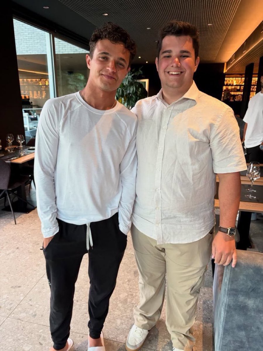 luvfourln4's tweet image. god forbid a man frees his dawgs in a pair of hotel slippers