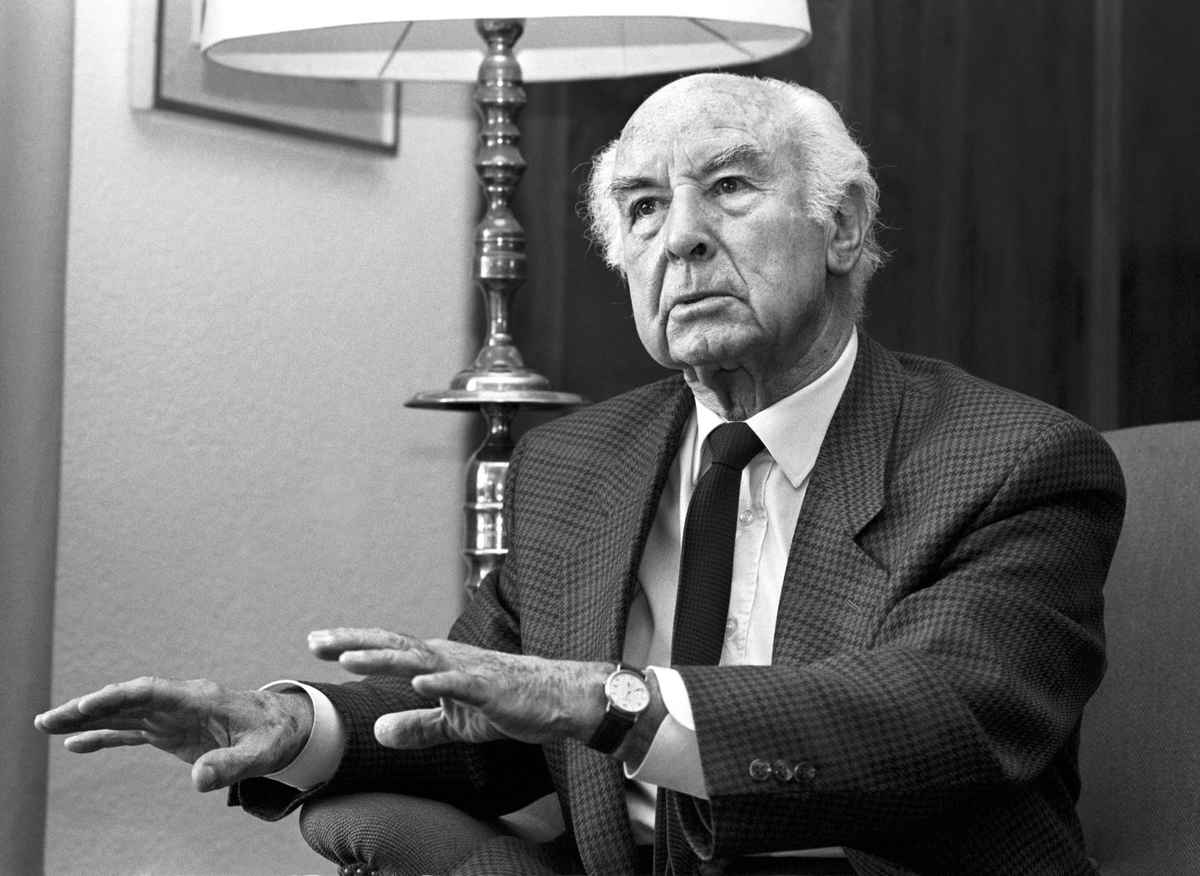 LostChronHist's tweet photo. 1943, Switzerland.

Albert Hofmann absorbed a trace of his lab compound through his fingertips.. then intentionally dosed himself and biked home.

It was the world’s first acid trip. https://t.co/4Fv8C6S7kJ