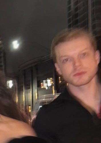 seecrtacc's tweet image. does cameron know it&apos;s okay to not serve face sometimes😭😭😭