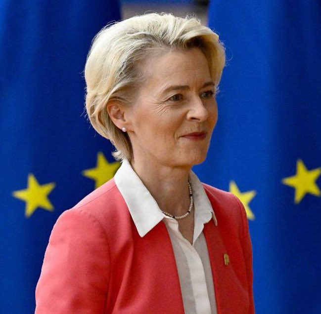 RusenPress's tweet image. Trump ve Ursula von der Leyen, gümrük vergisi konusunda anlaşmaya vardıklarını duyurdu.
AB mallarına %15 gümrük vergisi uygulanırken, ABD mallarına %0 gümrük vergisi uygulanacak.
Avrupa, ABD'ye 600 milyar dolar yatırım yapacak, 750 milyar dolar değerinde enerji satın alacak…
