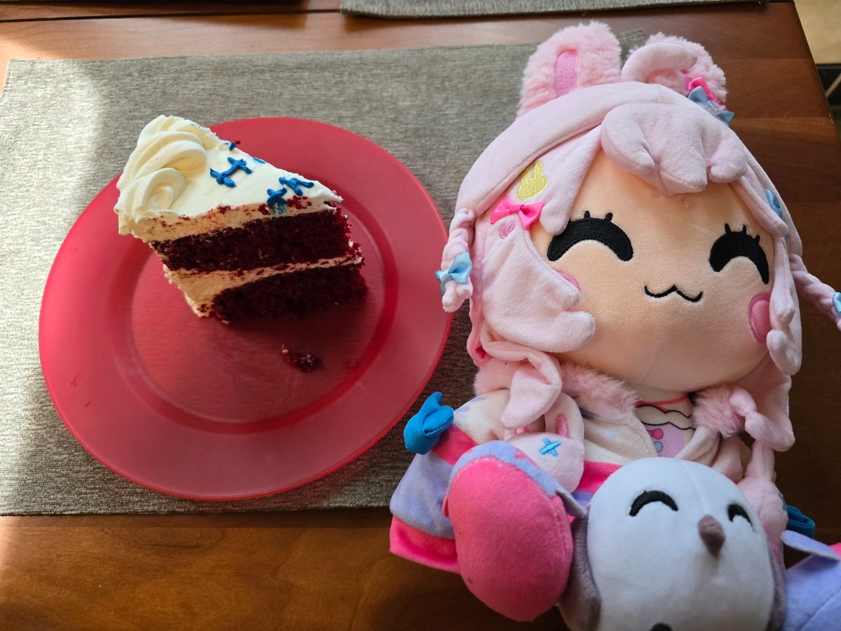 PhantomBoo_'s tweet image. Her slice of the cake #capippalist