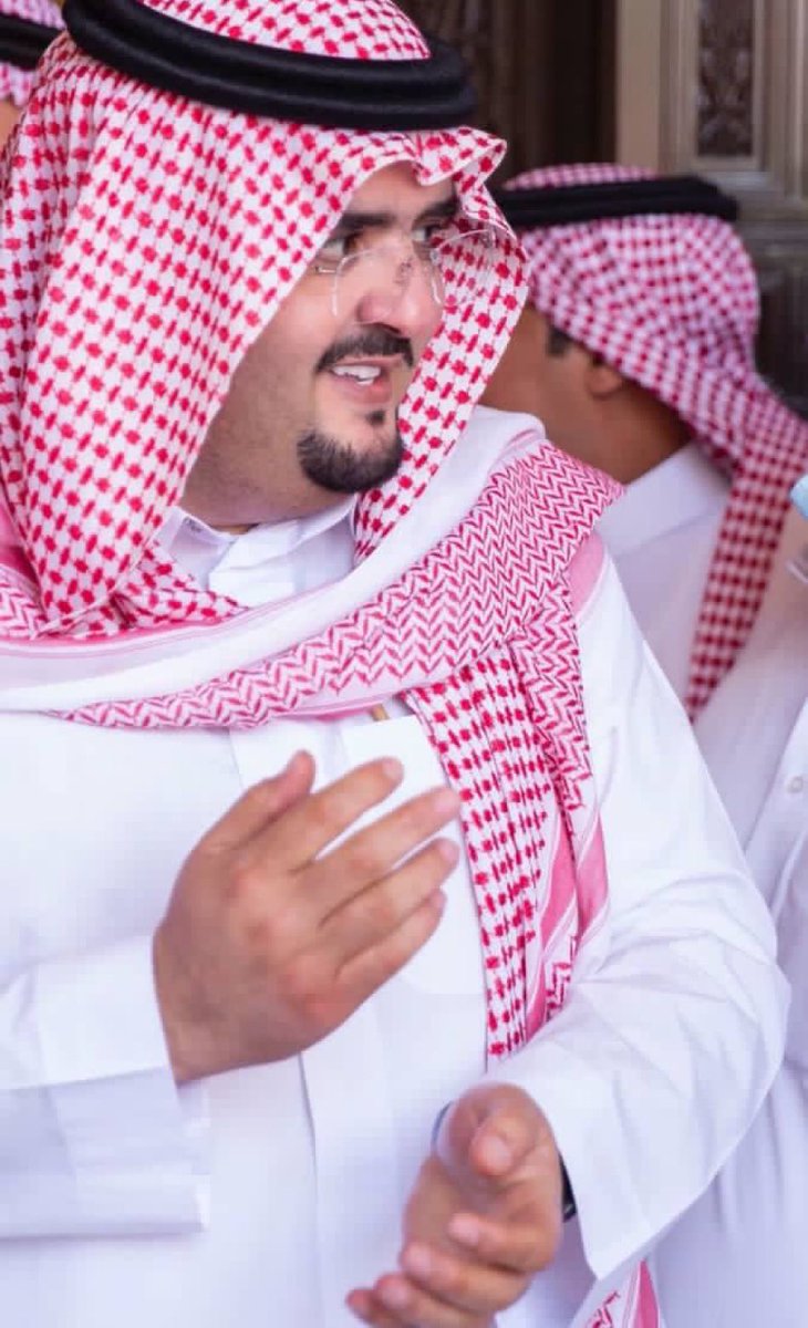 #عبدالعزيز_بن_فهد

•
‌الخيرُ الذي تزرعه اليوم، وإن غاب عن عينيك، لن يضيع عند الله.
فما من يدٍ امتدّت لتواسي، إلا وامتدت لها السماء برحمة.
وما من قلبٍ قصد التيسير على الخلق، إلا ويسّر الله له ما استعصى.
النيات الطيبة لا تُخفى، وإن لم تُرَ، فإنها تُكرم في وقتٍ يعلمه الله..
•