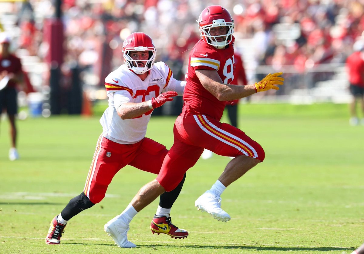 87KillaT's tweet image. Travis Kelce today @ training camp 🏈