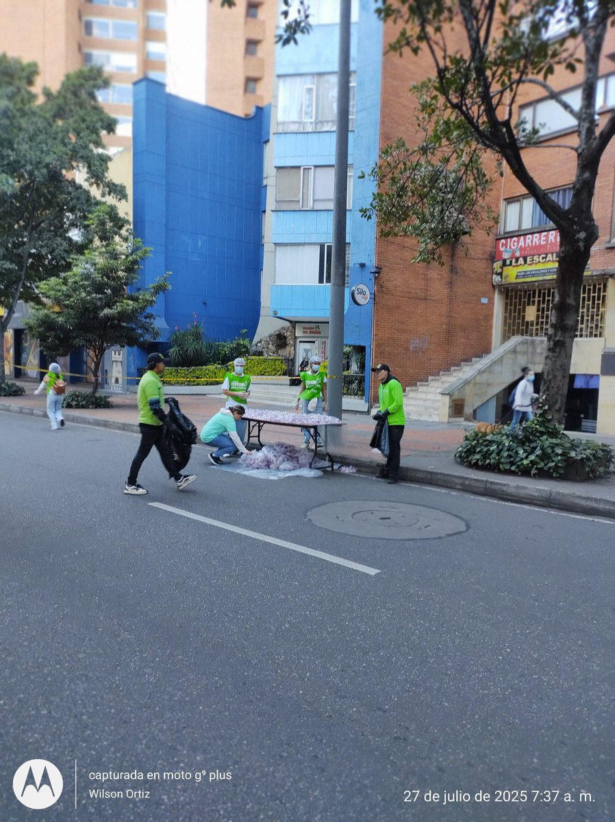 Cruzamos la meta dejando las calles limpias.

Si queremos seguir conquistando kilómetros, necesitamos un planeta sano.

Gracias a todos nuestros voluntarios y organizadores que hicieron posible terminar esta carrera sin residuos y las calles limpias. ♻️
#mmB25 #mediamaratonBogota