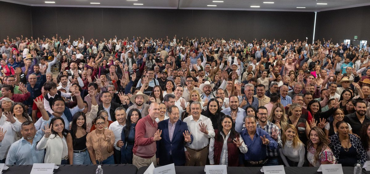raulmoronO's tweet image. Construir la unidad y la organización del pueblo de Michoacán, fue la conclusión que compartí en la Asamblea Informativa de R21, que realizamos con la participación del Bloque en Defensa de los Valores de la 4T, líderes de diversos sectores sociales, sindicatos y organizaciones.…