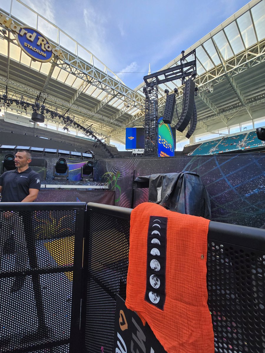 sissyc87's tweet image. Show 13/13 spot
The last stop 🥺
@coldplay I love you with all my heart
#SissyxColdplaySummer25