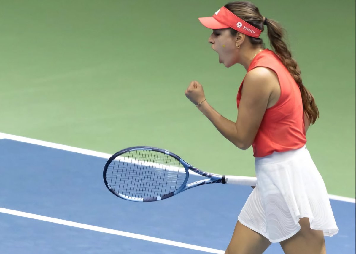 Fedecoltenis (@fedecoltenis) on Twitter photo ¡Victoria en Canadá!
En el WTA 1000 en Montreal la colombiana Camila Osorio acaba de ganar en primera ronda.
La número uno tricolor derrotó por 6-3 y 7-5 a la norteamericana Bernarda Pera en el Jarry Park.
#SomosTenisColombiano🇨🇴
<a href="/MinDeporteCol/">Ministerio del Deporte</a> <a href="/OlimpicoCol/">Comité Olímpico COL</a> <a href="/WTA/">wta</a> ¡Victoria en Canadá!
En el WTA 1000 en Montreal la colombiana Camila Osorio acaba de ganar en primera ronda.
La número uno tricolor derrotó por 6-3 y 7-5 a la norteamericana Bernarda Pera en el Jarry Park.
#SomosTenisColombiano🇨🇴
<a href="/MinDeporteCol/">Ministerio del Deporte</a> <a href="/OlimpicoCol/">Comité Olímpico COL</a> <a href="/WTA/">wta</a>