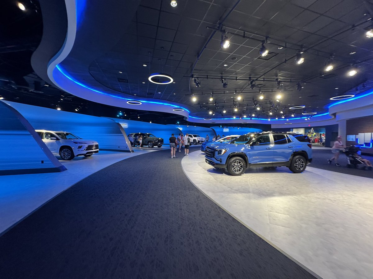 ShowcaseWishes's tweet image. Went on Test Track again after the grand opening. Surprised they officially opened it without the doors in place. 

The missing prop of the Test Track vehicle and the show room has more cars now. 

It’s fun to be free of the typical Disney IP.
