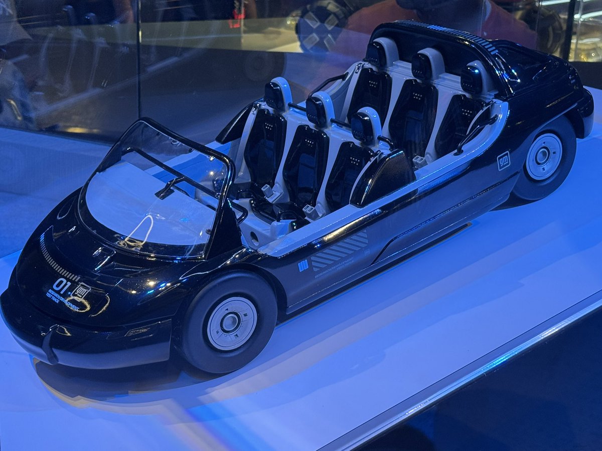 ShowcaseWishes's tweet image. Went on Test Track again after the grand opening. Surprised they officially opened it without the doors in place. 

The missing prop of the Test Track vehicle and the show room has more cars now. 

It’s fun to be free of the typical Disney IP.