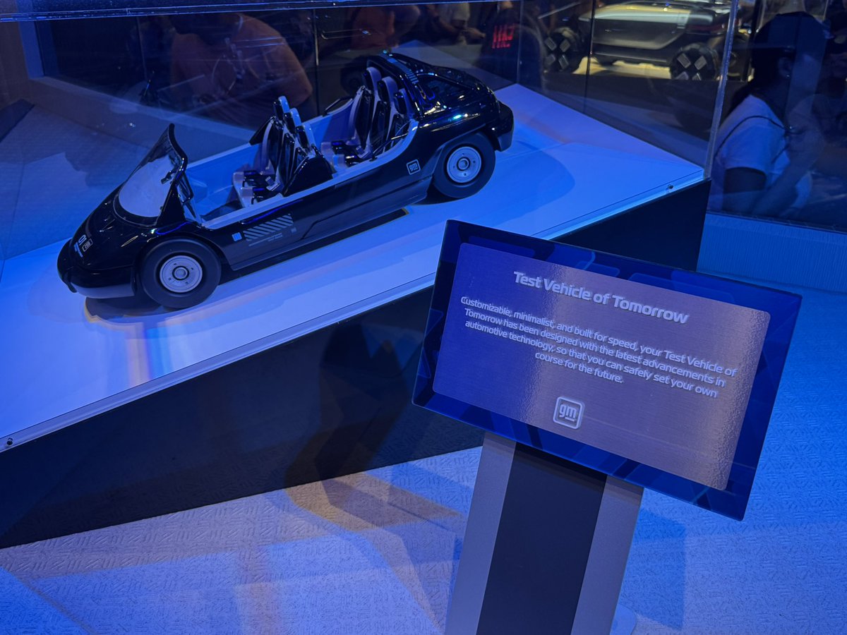 ShowcaseWishes's tweet image. Went on Test Track again after the grand opening. Surprised they officially opened it without the doors in place. 

The missing prop of the Test Track vehicle and the show room has more cars now. 

It’s fun to be free of the typical Disney IP.