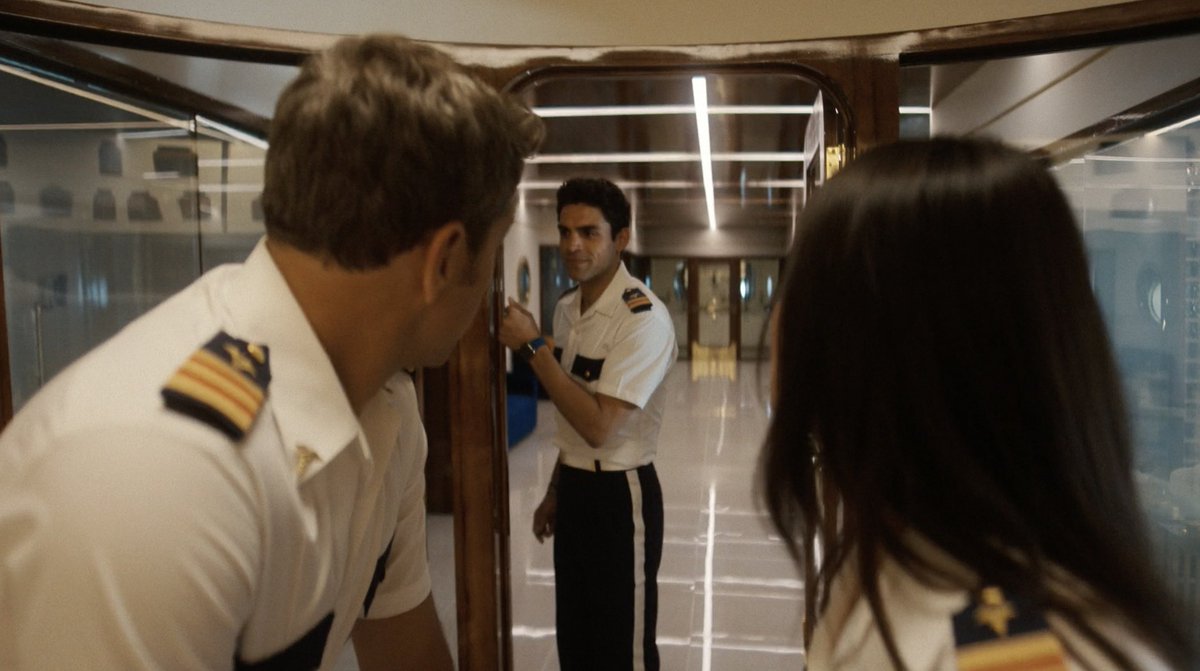 tristan being between them 🙂‍↔️🚬 &gt;&gt;&gt;&gt;