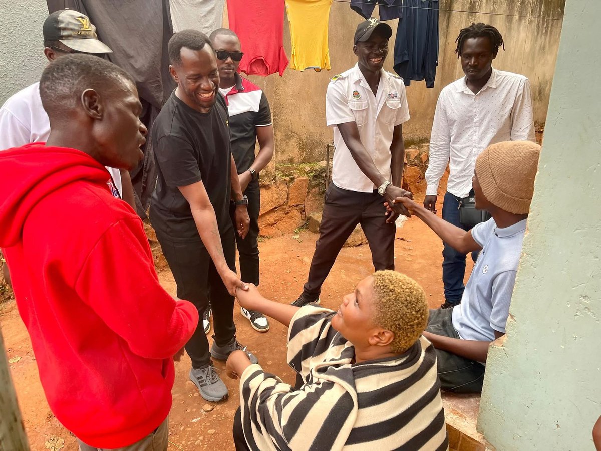 joseUganda's tweet image. Singer @NubianBukenAli stepping up for Mayor of Nakawa Division! 🌟 The reception is OVERWHELMINGLY POSITIVE! 💪 His CLEAN LEGACY precedes him! 
@NUP_Ug 
@HEBobiwine 
@People_Power_Ug 
@DrMorgans01 @DavidLRubongoya 
@KabuyeFrankK