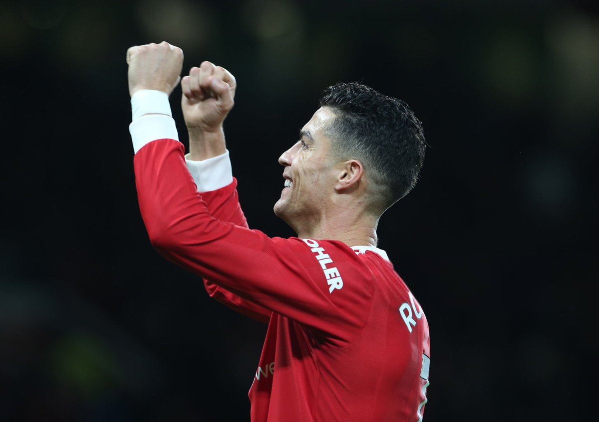 CallHimGoat's tweet image. تدخل تويتر كل همومك وش بيسوي رونالدو الاسبوع الجاي ضد ليدز في ملعبهم الصعب ثم تتابع مباريات صلاح باستمرار على امل مايسجل ورونالدو يلحقه واذا طلع صفري بمباراه مو مشكله تروح تطقطق على شبيحة ميسي ولاعبهم اللي ينافس ماما بالدي باسوء دوريات العالم
اااااااخ عليك من ايام 😔♥️♥️♥️♥️