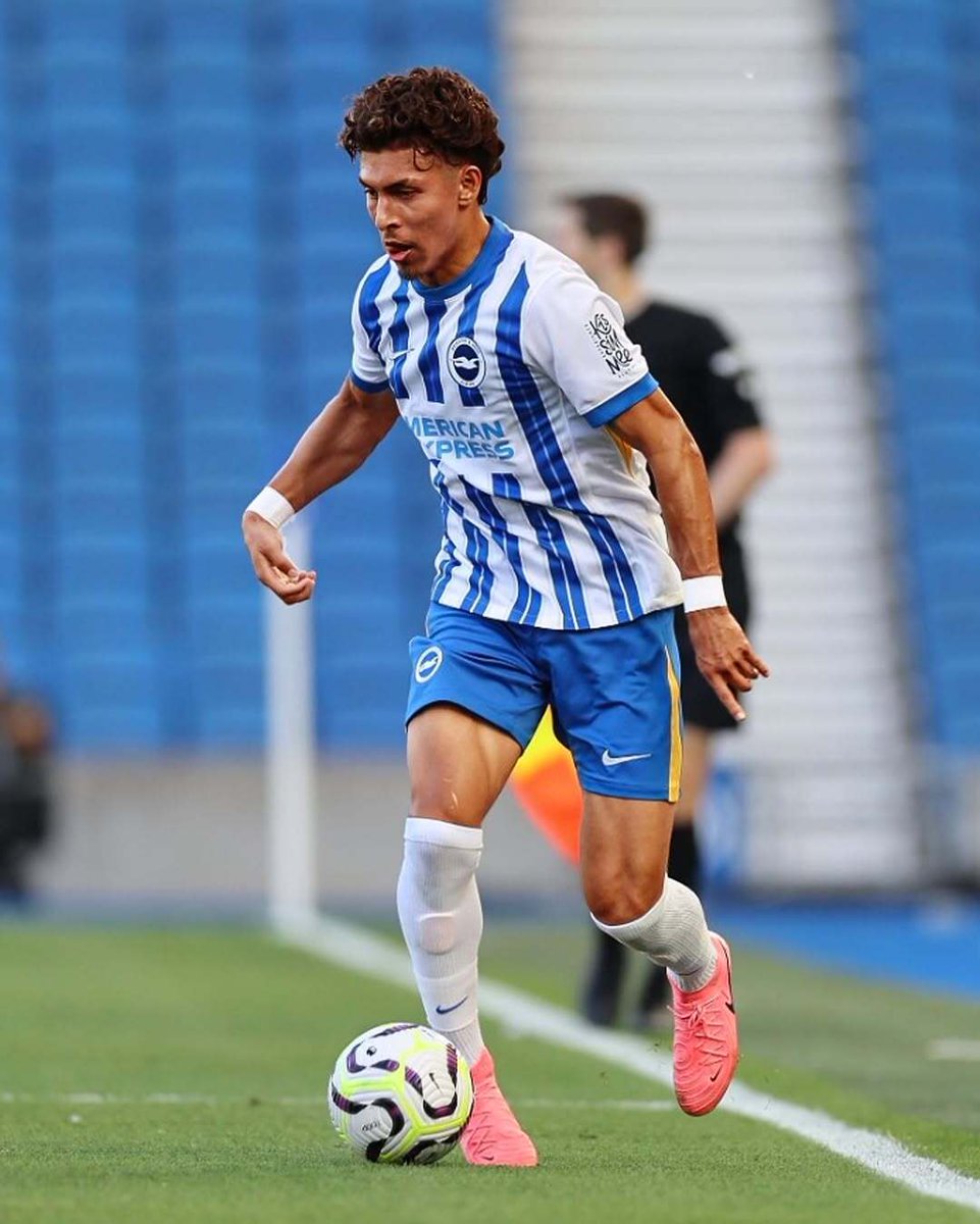 MrOFFSIDER's tweet image. Jeremy Sarmiento jugó poquito menos de media hora en la victoria 2 por 0 del Brighton sobre Coventry City en partido amistoso de pretemporada.