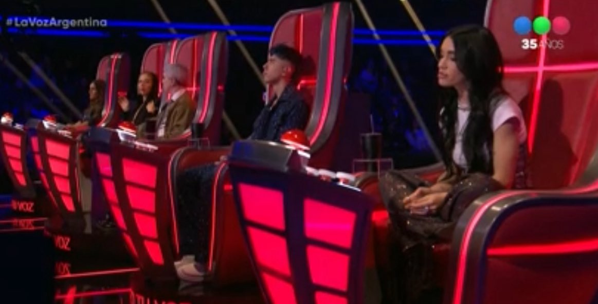 La competencia en la TV no da respiro: después del buen promedio del viernes pasado del programa de Guido, Telefe agrega una emisión más de #LaVozArgentina los viernes a las 21:30hs. Mañana arrancan las batallas